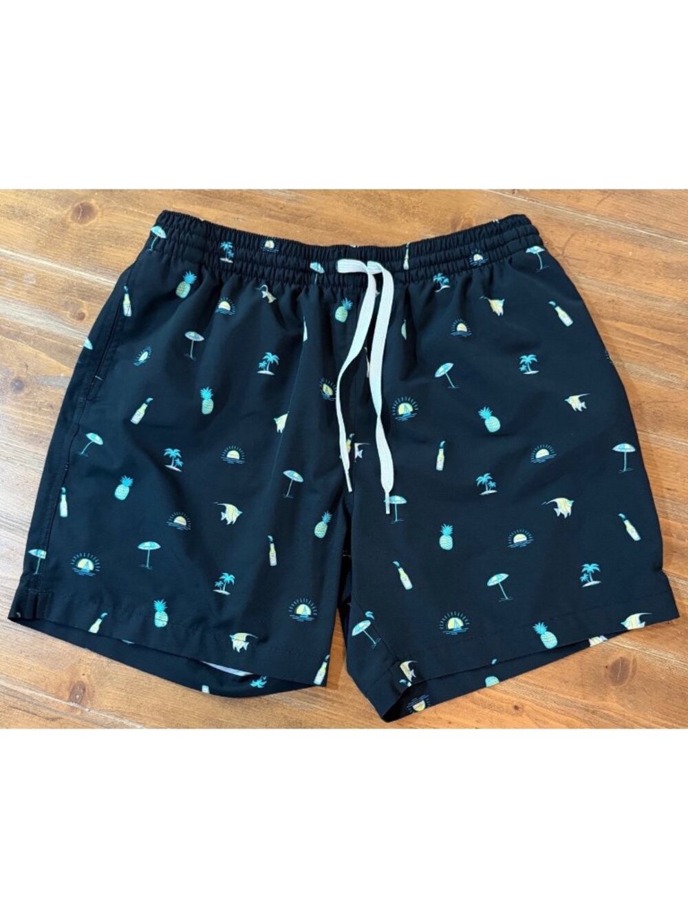 Chubbies Mens Swim Trunks Pineapple & Beach Print Black 5.5" Inseam Size L